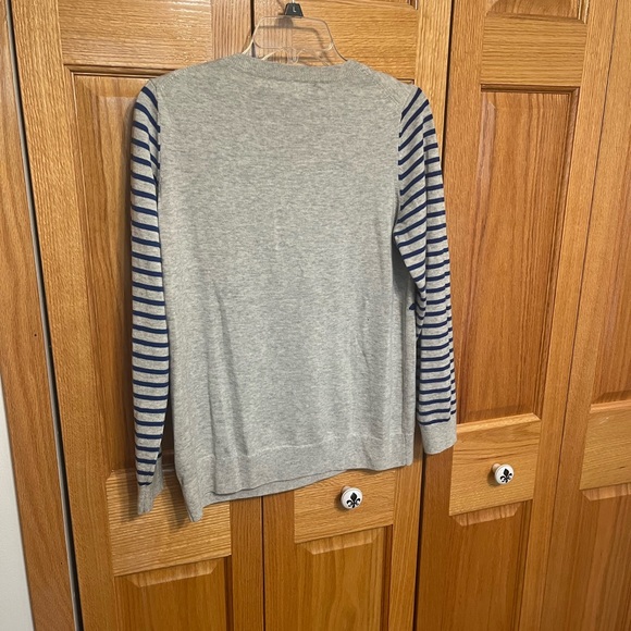 Banana Republic bow graphic sweater. Size XL.Grey background with royal … - Picture 4 of 6
